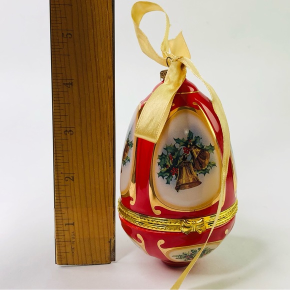 Vintage Ceramic Christmas Ornament Egg Red Gold Hinged Music Box Gift Souvenir - Picture 6 of 7